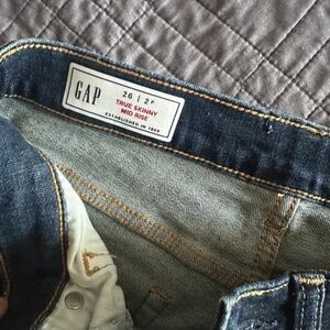 GAP True Skinny Mid Rise Jeans size 26